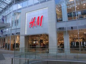 نشانه خرده فروشی فروشگاه H & M